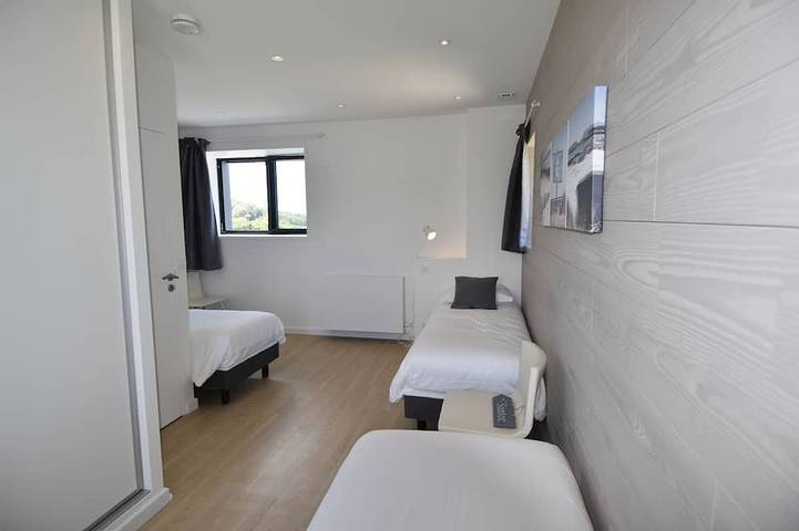 Location de vacances pour 9 personnes, avec jacuzzi ainsi que terrasse et jardin à Plougoulm - 4