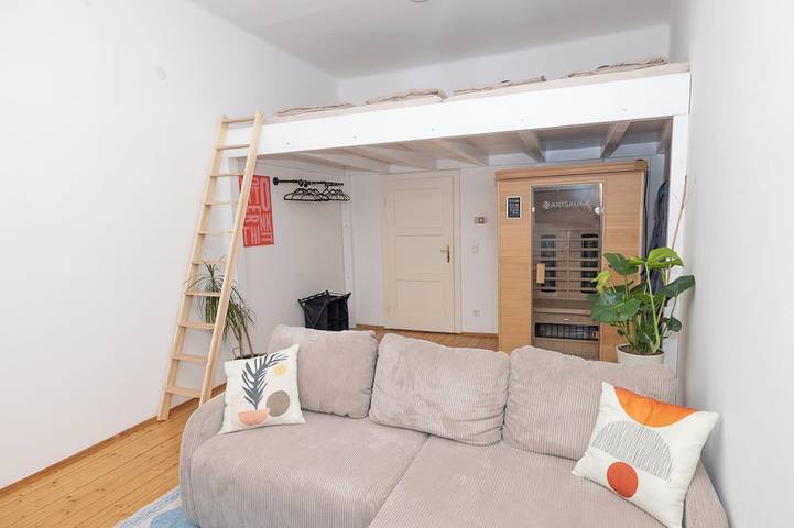 Ferienwohnung für 8 Personen, mit Balkon und Sauna in Linz