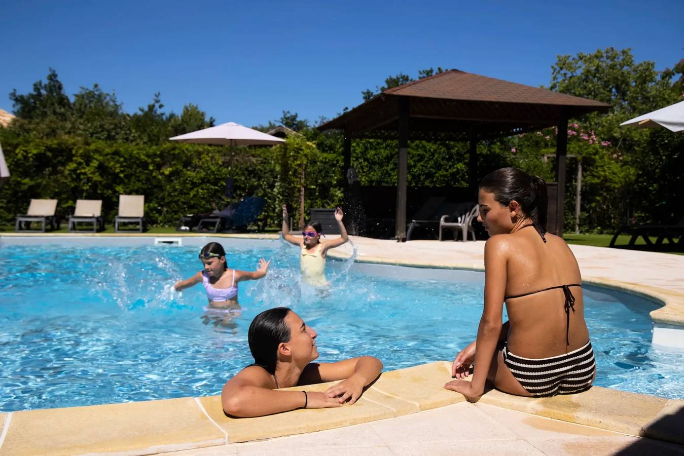 Klimatisiertes Chalet - 35m2 + überdachte Terrasse von 14m2 - Haushalt Inklusive*. 4 Personen in Brens, Albi und Umgebung