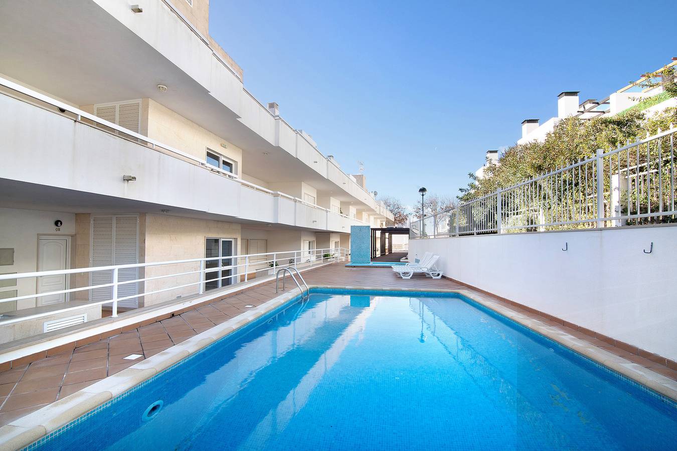 Apartamento entero, Apartamento vacacional "T2 Santa Luzia B" con piscina compartida, 2 balcones y Wi-Fi in Santa Luzia, Ria Formosa