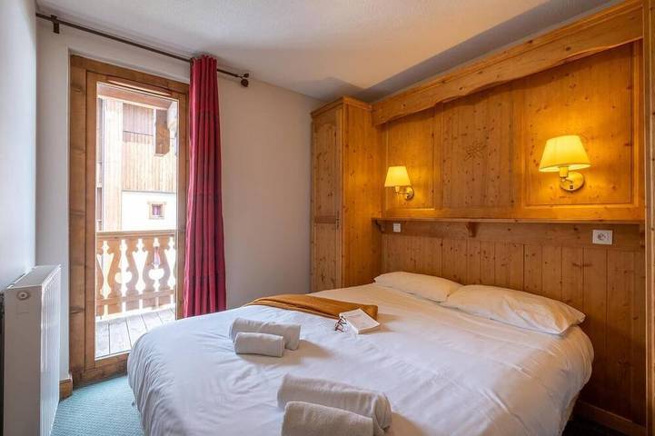 Chalet pour 10 personnes, avec balcon et piscine ainsi que sauna et jacuzzi, animaux acceptés dans Val-Cenis