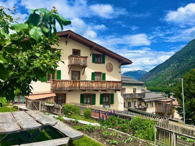 Ferienwohnung für 7 Personen, mit Balkon und Terrasse sowie Garten und Sauna in Müstair