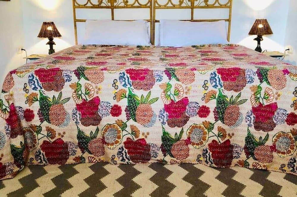 Casa Almelara. Historic Rural House with Heated Pool, Hammam, 9 bedrooms & Views in Atalbeitar, La Taha