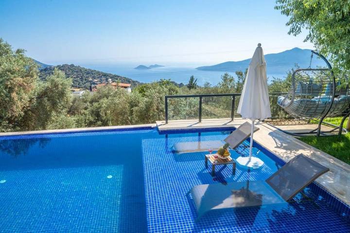 Vakantiehuis voor 4 personen, with zwembad and balkon as well as whirlpool in Kalkan