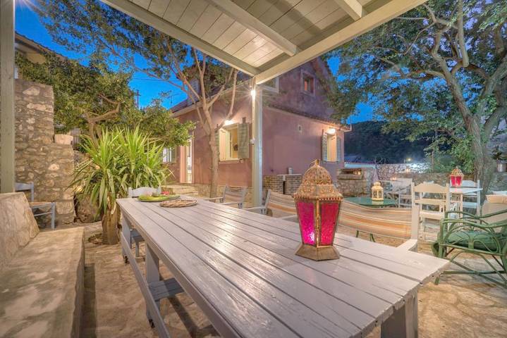 Rustico per 6 persone, con giardino, con animali domestici a Zante