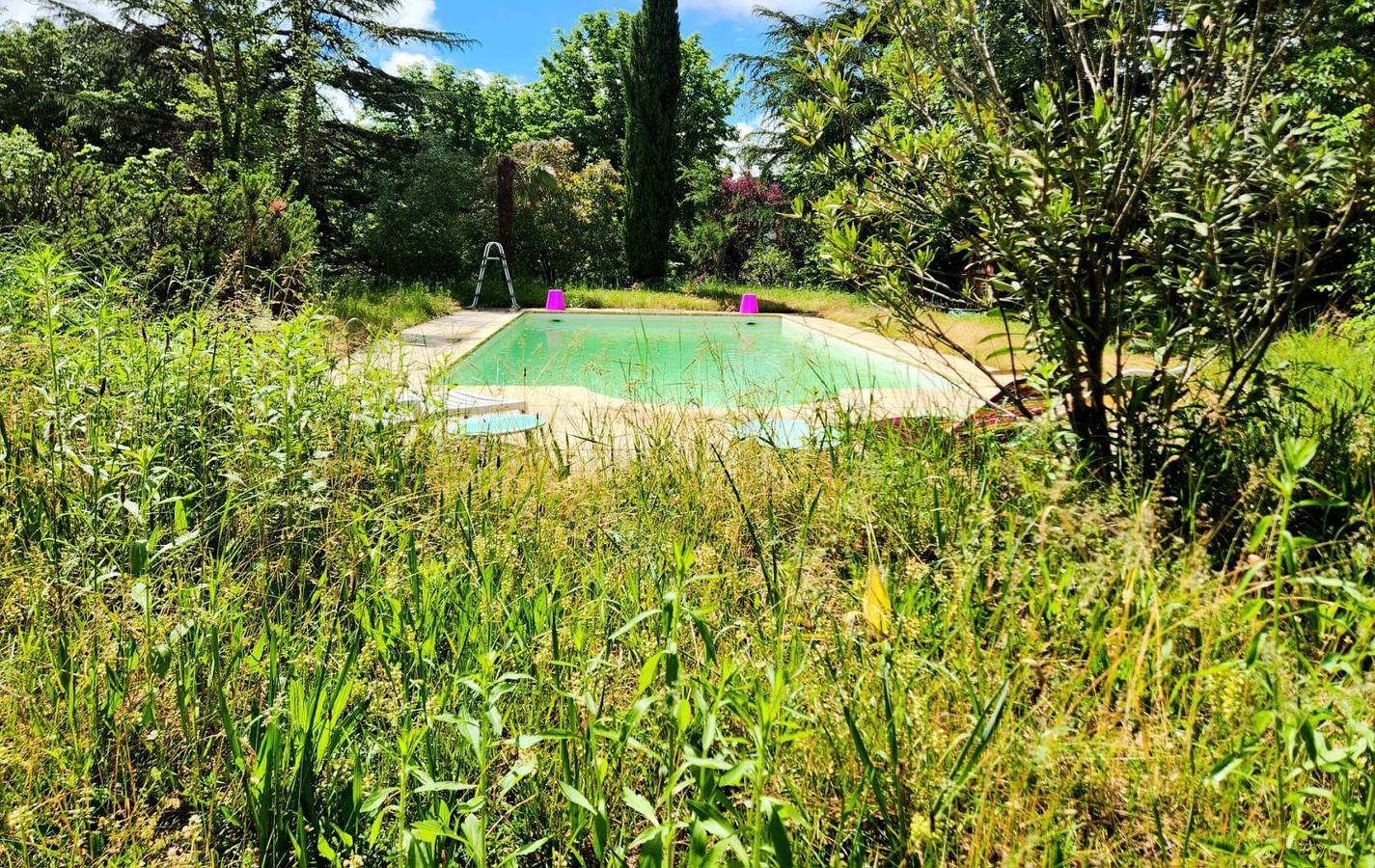 Villa Castel : maison d'hôtes & jardin de Biodiversité - Chambre Florentine in Rillieux-la-Pape, Rhône