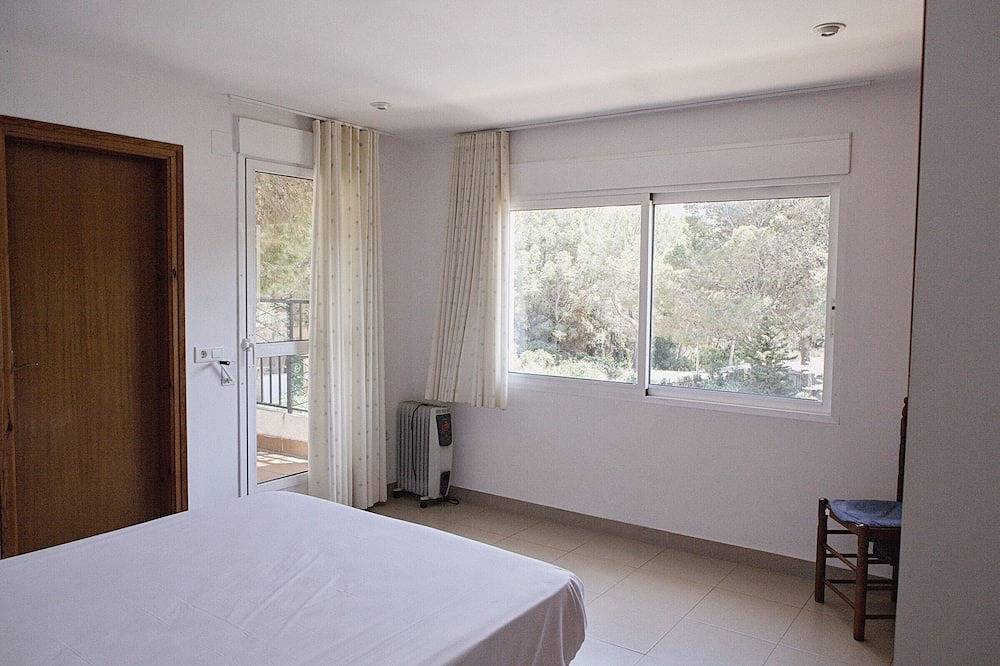 Chalet avec Piscine Privée à Proximité de la Mer et Plages à L'Ametlla de Mar in Cala Llobeta (Terres de l'Ebre), Calafat