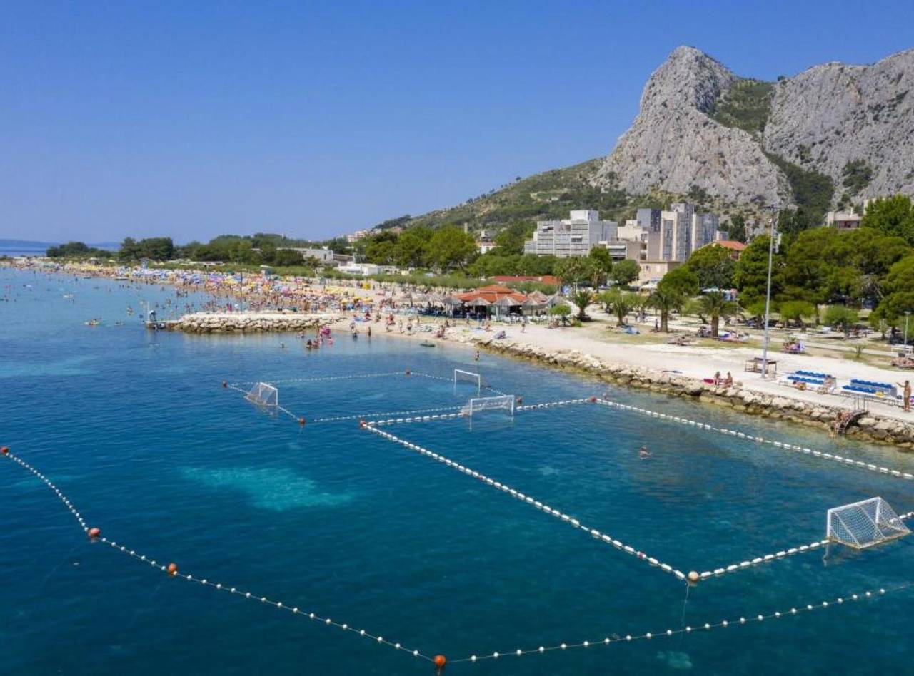 Villa für 15 Personen mit Balkon in Stanici, Omis-Riviera