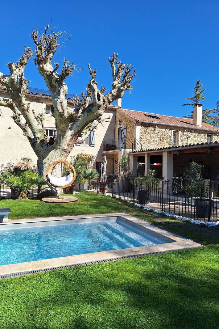 Location de vacances pour 2 personnes, avec Jacuzzi ainsi que Terrasse et Jardin dans le Vaucluse