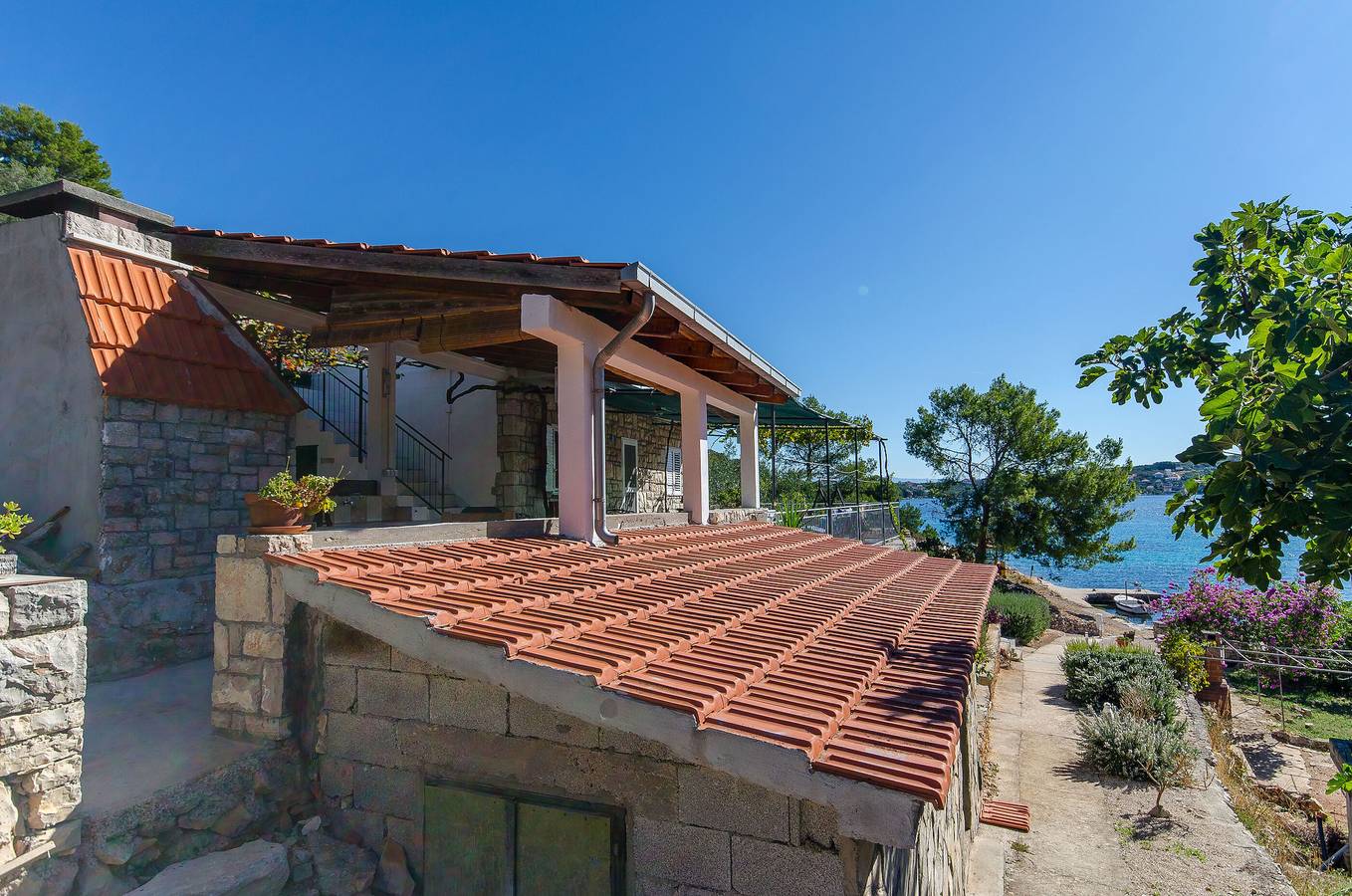 House Isabella in Necujam, Solta