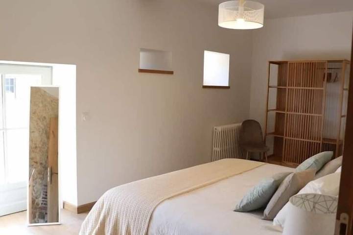 Charaktervolles 18. Jh Lodge, 10 Personen in Les Herbiers, Loire-Tal