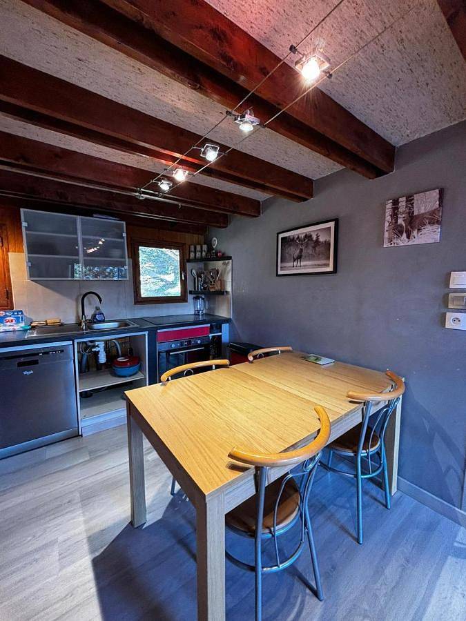 Chalet pour 6 personnes, avec piscine ainsi que vue et jardin dans Guzet-Neige - 3