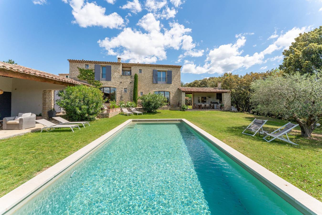 Villa 'Les Terrasses De Gordes' with Private Pool, Private Terrace and Wi-Fi in Gordes, Parc naturel régional du Luberon