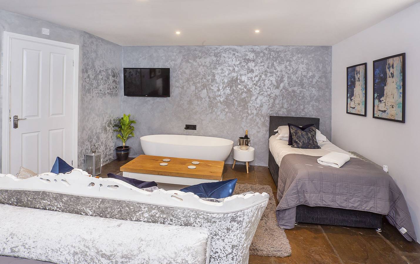 Converted stable room 2  in York, Yorkshire