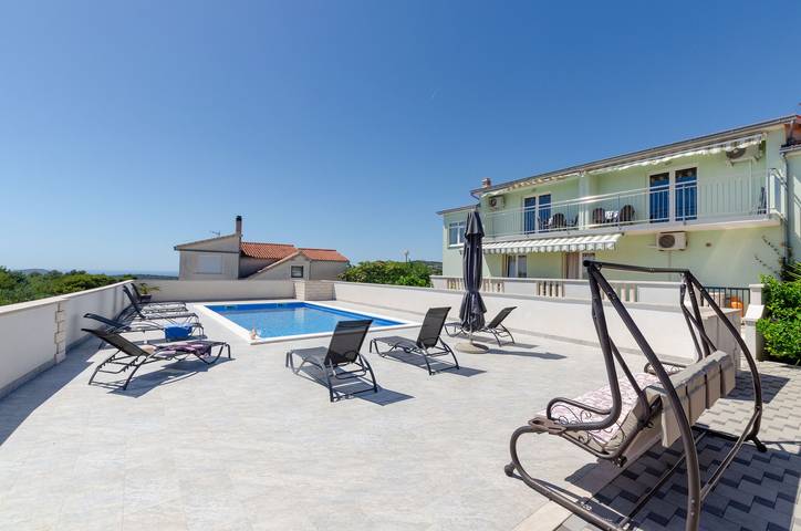 Ferienwohnung für 4 Personen, mit Terrasse und Pool