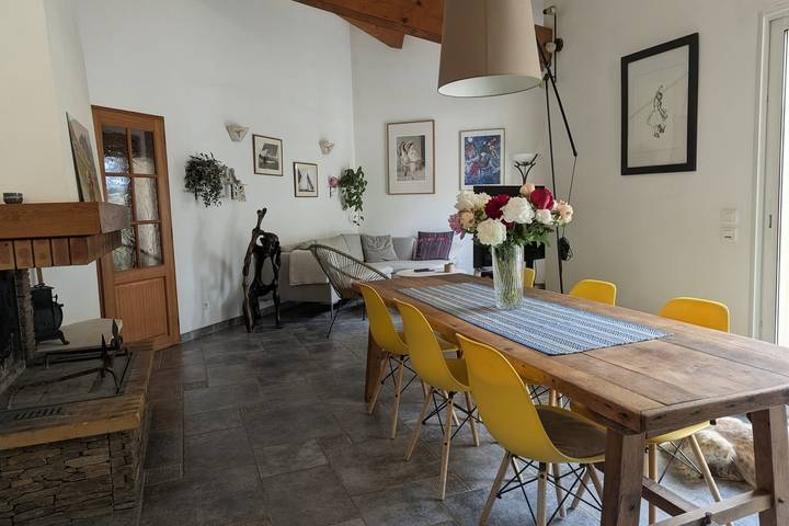 Location de vacances pour 10 personnes, avec terrasse ainsi que piscine et jardin, animaux acceptés à Le Pradet - 3