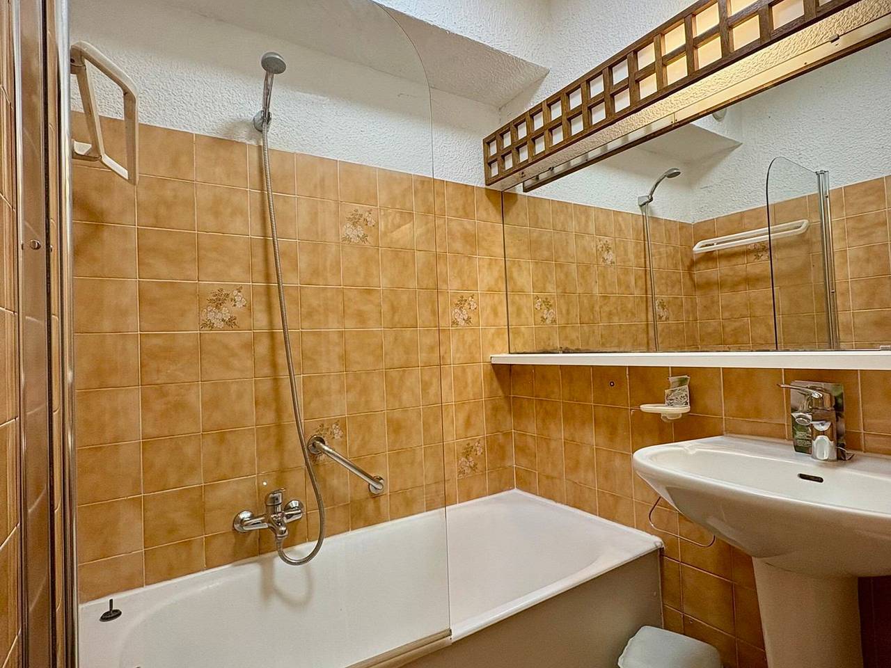 Appartement entier, Appartement 8 pers, spacieux avec Wi-Fi à Roquebrune-Cap-Martin in Roquebrune-Cap-Martin, Région de Nice