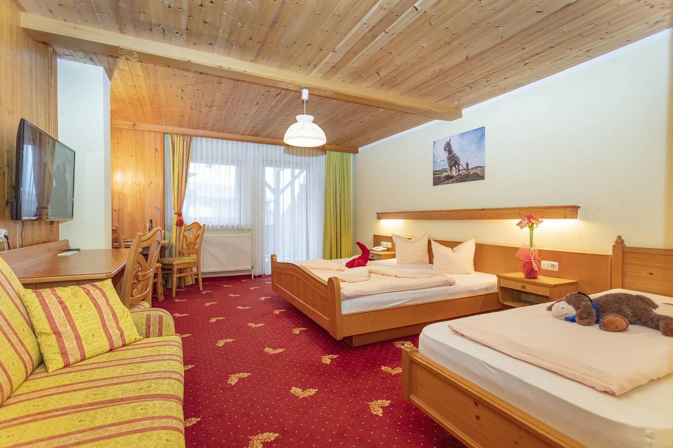 Ganze Ferienwohnung, Dreibettzimmer "Noriker" - Zirbenholzdecke, Balkon in Walchsee, Kaiserwinkl