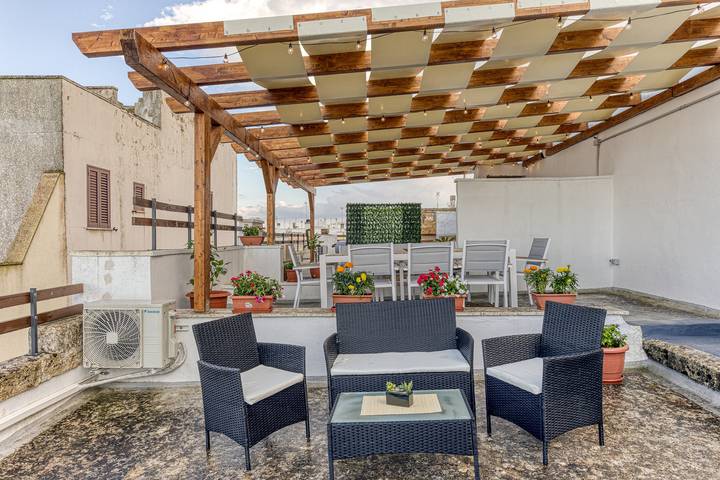 Entire studio, Studio Apartment 'Noemi' with Shared Terrace and Air Conditioning in Presicce, Gulf of Taranto