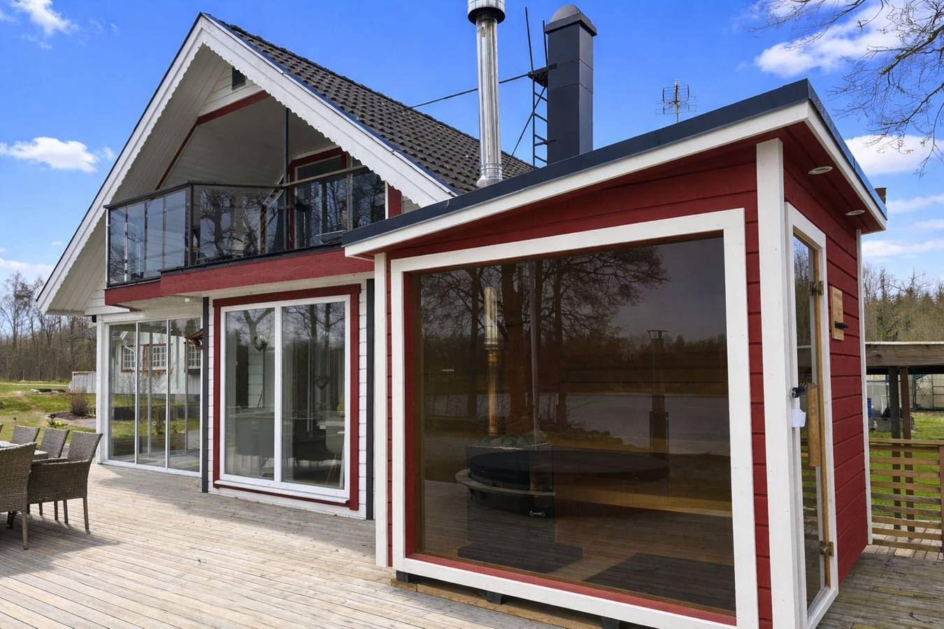 Villa Seeblick – Exklusives Ferienhaus am See Sidlången mit Hot Tub & Sauna in Emmaboda und Umgebung