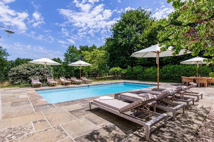 Location de vacances pour 12 personnes, avec Terrasse ainsi que Jardin et Piscine à Estang
