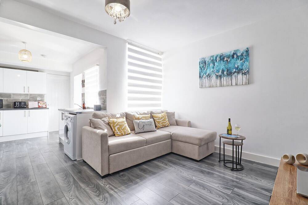 Spacious Contractor Stay | Homely House | Sleeps 8 | Colchester in Colchester, Essex
