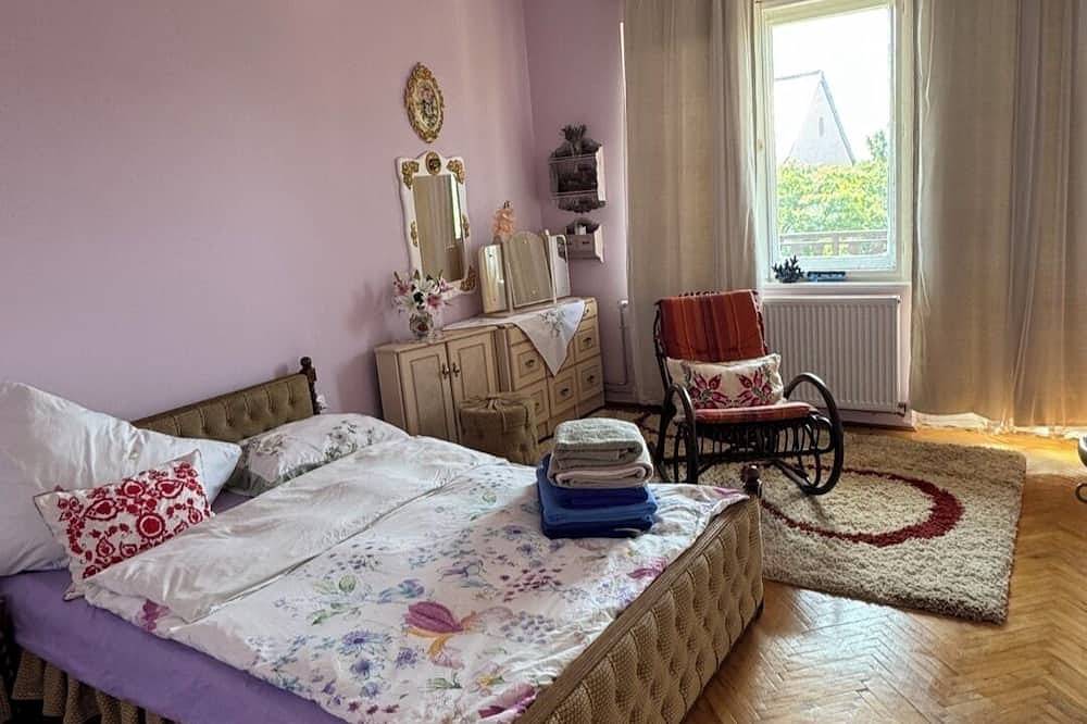 Your entire floor with 3 bedrooms, private bathroom. Near Lake Balaton and Hévíz in Vonyarcvashegy, Balaton Hochland Nationalpark