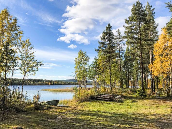 Schwedisches Holzhaus mit Grill und Terrasse in Lappland (Schweden)