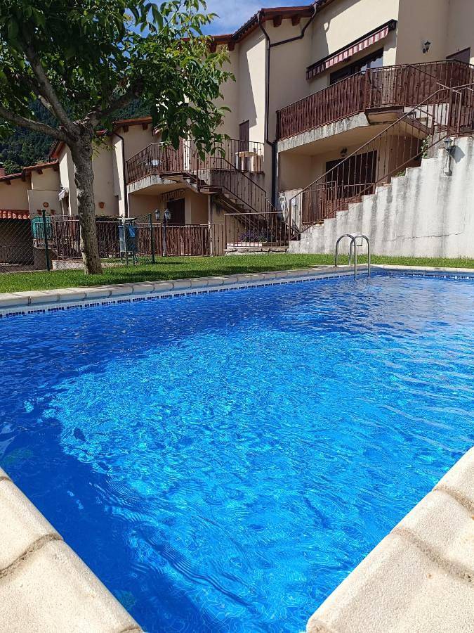Gîte pour 4 personnes, avec Balcon et Terrasse ainsi que Jardin et Piscine à Mijares