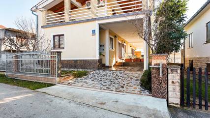 Ferienhaus für 4 Personen in Maslenica