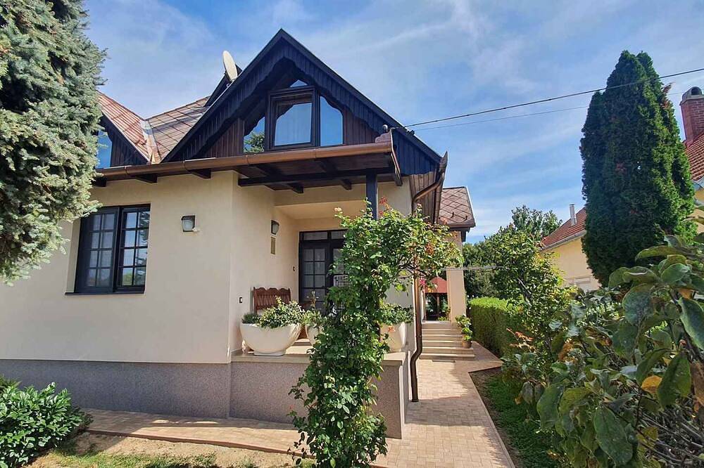 Entire apartment, Holiday apartment in a quiet area in Keszthely, Keszthely region