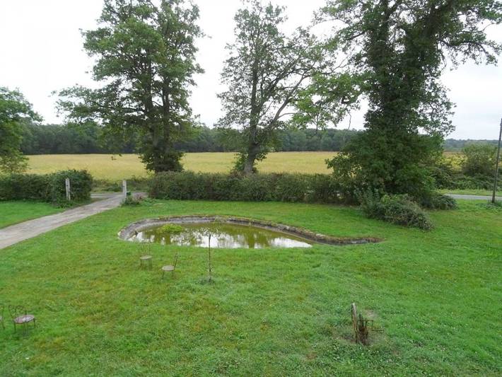 Location de vacances pour 12 personnes, avec piscine ainsi que jardin et vue, animaux acceptés à Dhuizon
