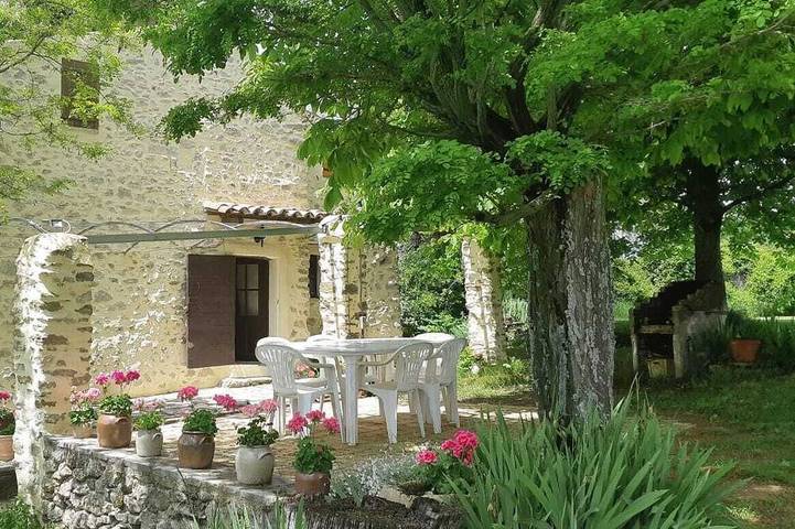 Location de vacances pour 8 personnes, avec jardin et terrasse à Lurs