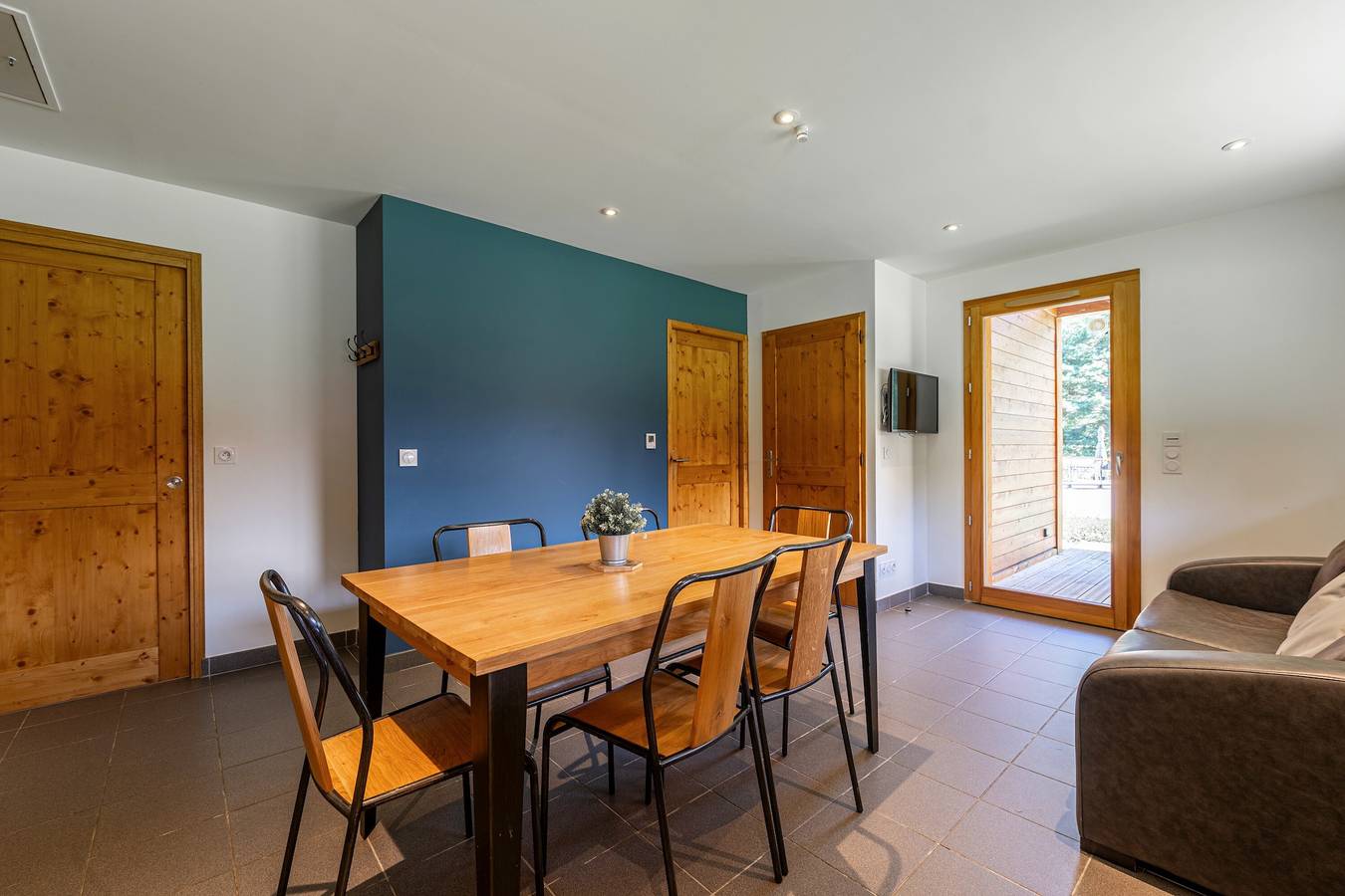 Chalet 'Belle Etoile - Val De Tamié' avec vue sur montagne, terrasse privée et Wi-Fi in Seythenex, Parc naturel régional du Massif des Bauges