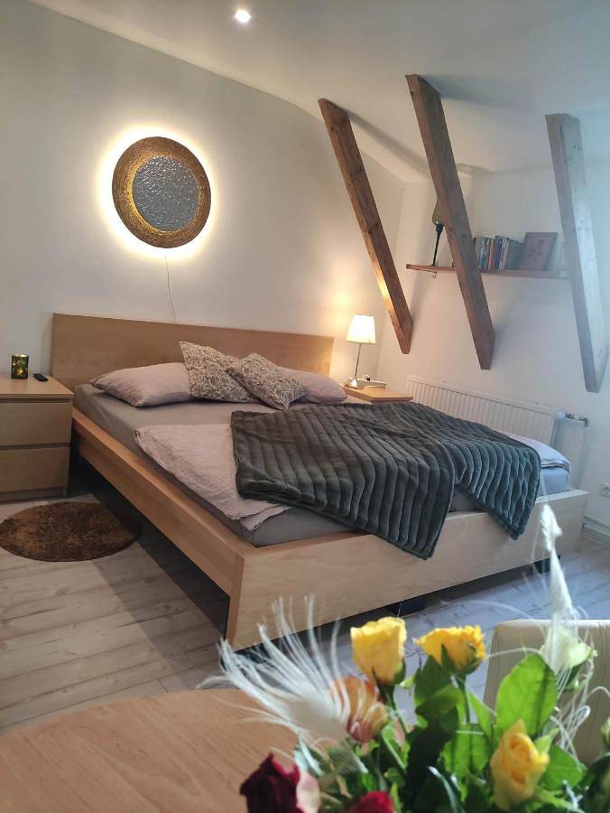 Ferienwohnung für 2 Personen, mit Terrasse und Garten sowie Ausblick