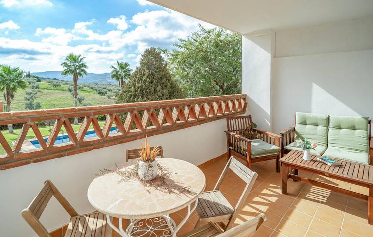 Ganze Ferienwohnung, Modernes Apartment mit Pool, WiFi in der Nähe von Restaurants - Viñuela in Alcaucín, Cordillera Penibética