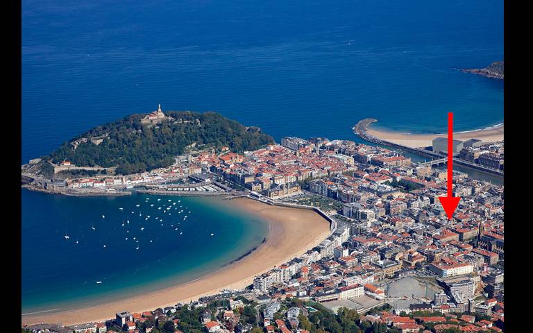 Entire apartment, Getaria Suite Apartment in Kontxa hondartza - Playa de la Concha (San Sebastian), San Sebastian