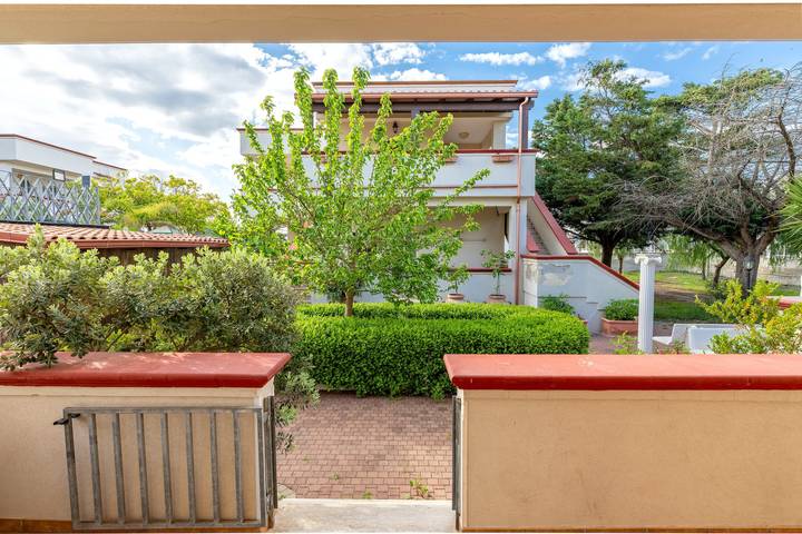 Apartamento entero, Apartamento 'Oasi' con terraza privada, Wi-Fi y aire acondicionado in Torre Santa Sabina, Carovigno
