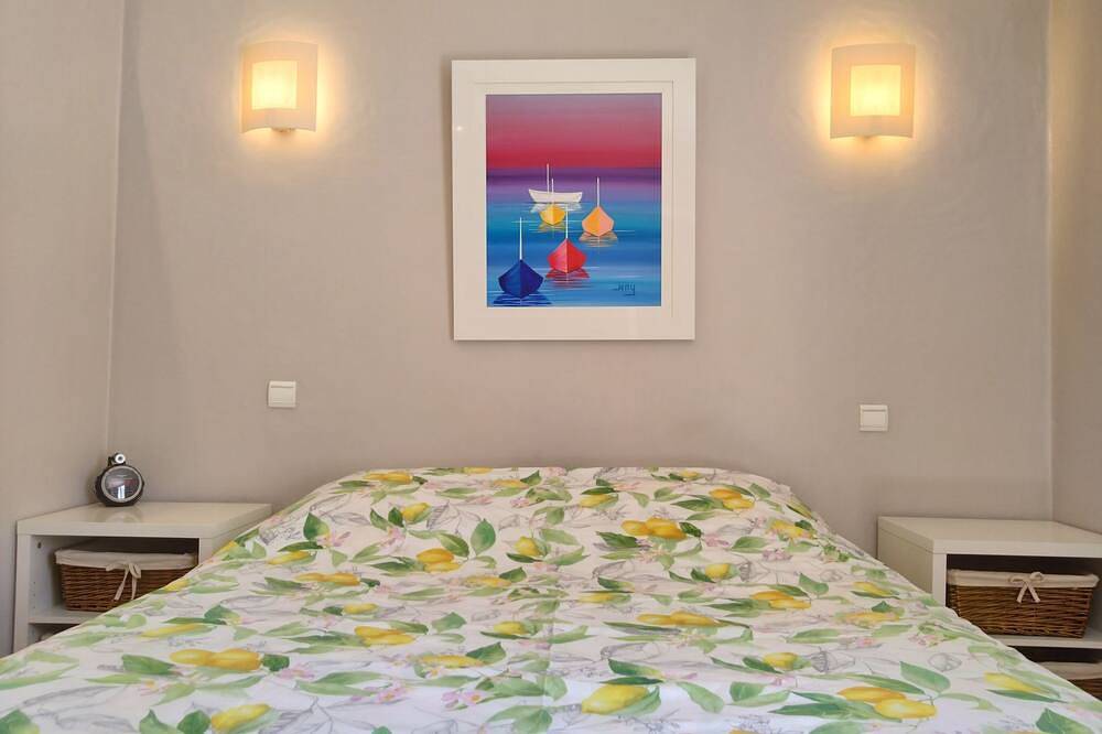 Pretty House With Garden In Residence With Swimming Pool in Antibes, Mittelmeerküste (Frankreich)