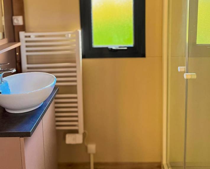 Gîte pour 5 personnes, avec terrasse ainsi que jacuzzi et sauna à Moloy