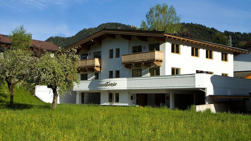 Ferienwohnung für 2 Personen, mit Garten und Balkon, mit Haustier in Ellmau