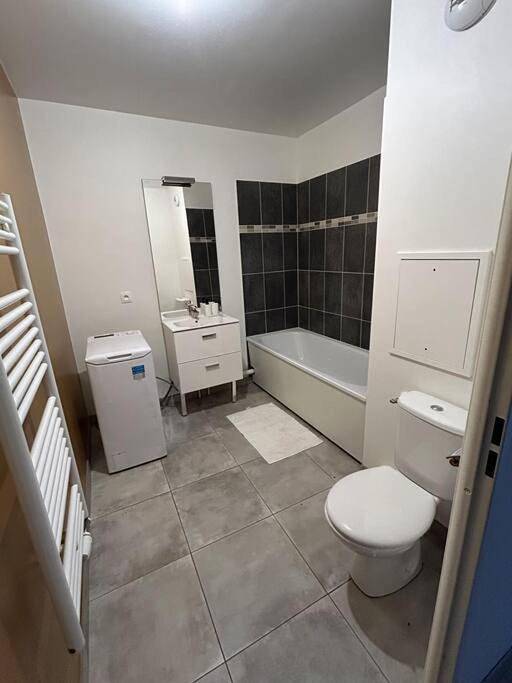 Gîte pour 2 personnes, avec jacuzzi ainsi que jardin et terrasse à Fleury-Mérogis - 4