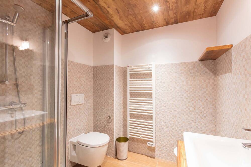 Geheel appartement, Apt Catherine - beautifully presented 3 bedroom duplex apartment, close to piste in Montgenèvre, Briançon en omgeving