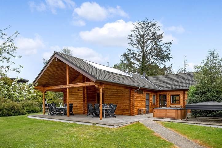 Ferienhaus für 12 Personen, mit Whirlpool und Terrasse sowie Sauna in Marielyst