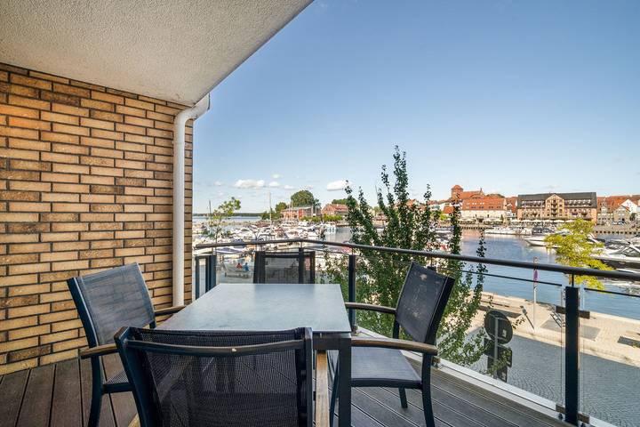 Ferienwohnung für 4 Personen, mit Balkon und Sauna sowie Seeblick