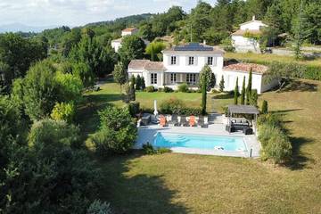 Location de vacances pour 10 personnes, avec jardin à Sisteron