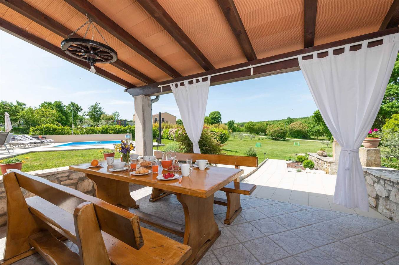 Casa Ivanovac mit Pool und großem Vorgarten in Labin, Ostküste Istrien
