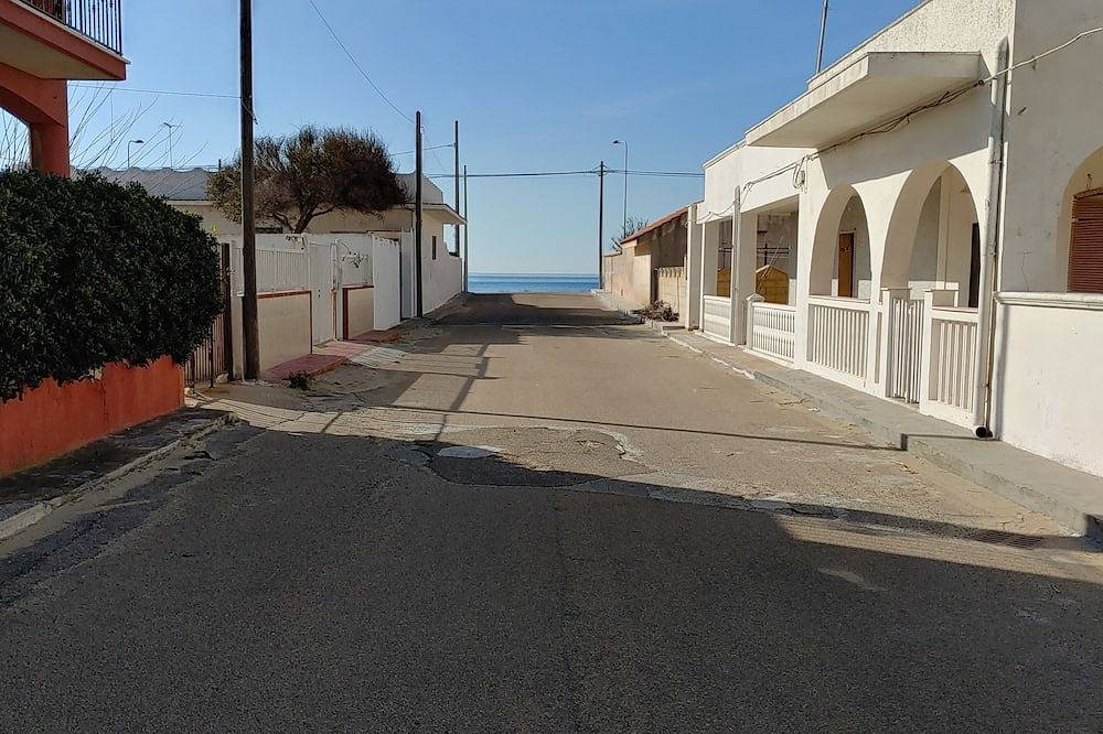 Just a few steps to the water in Marina di Lizzano, Lizzano (disambigua)