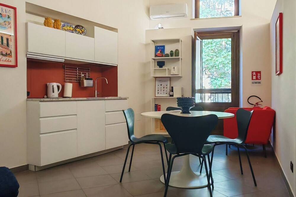 Entire apartment, Qanat House Deluxe Apartment with Private Terrace in Palermo, Palermo Province