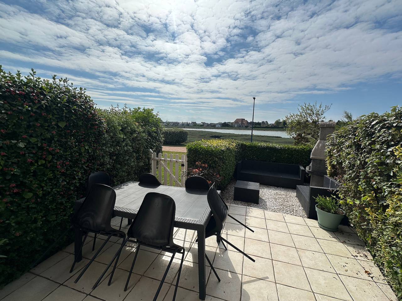 Apartamento entero, Encantador dúplex de 4 habitaciones con piscina, ideal para 6 personas in Dives-sur-Mer, Region de Lisieux